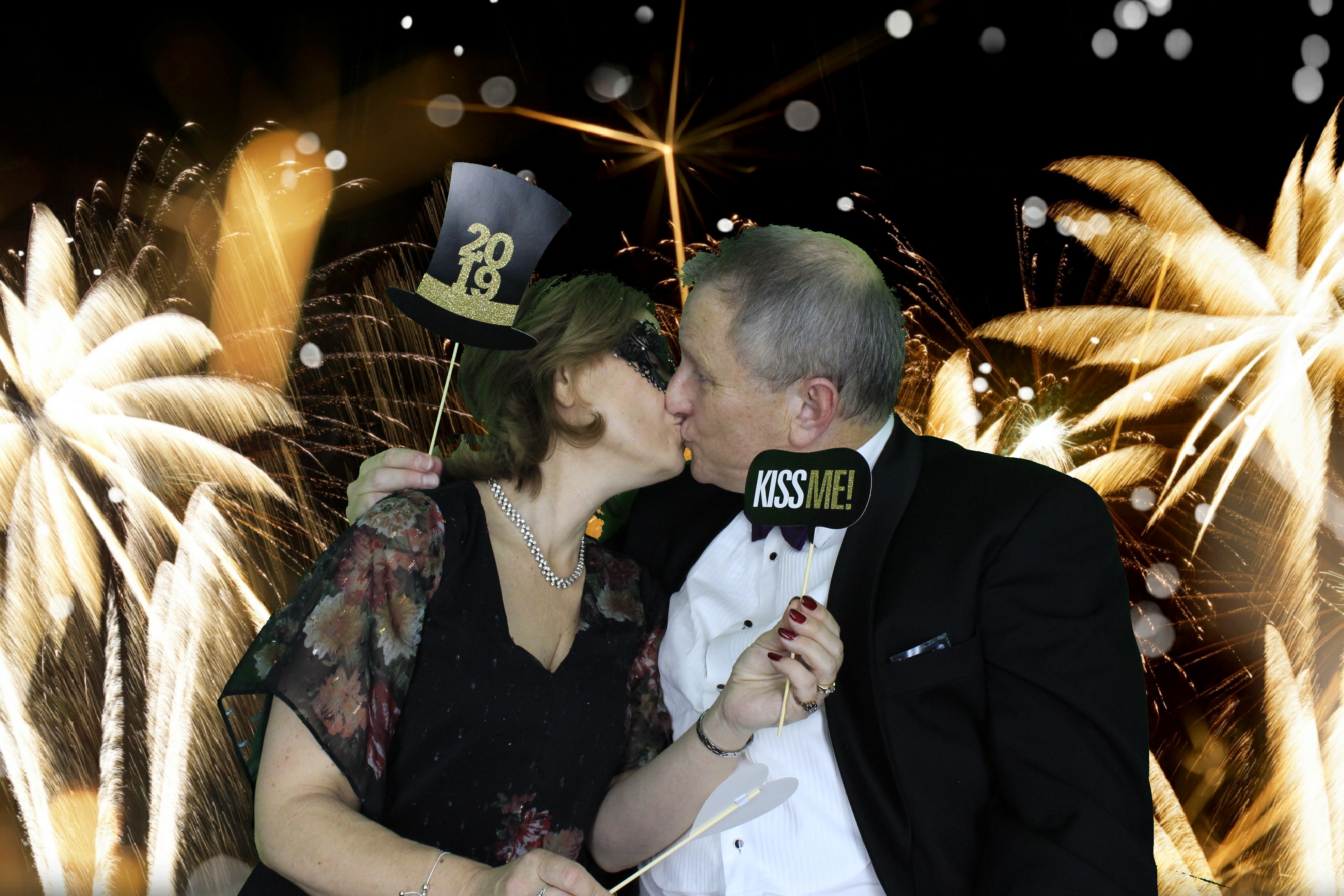 New Years Eve Party Silvermere | View more photos from the event at gallery.myphotoboothexperience.co.uk/u/MyPhotoBoothExperienceLtd/New-Years-Eve-Party-Silvermere